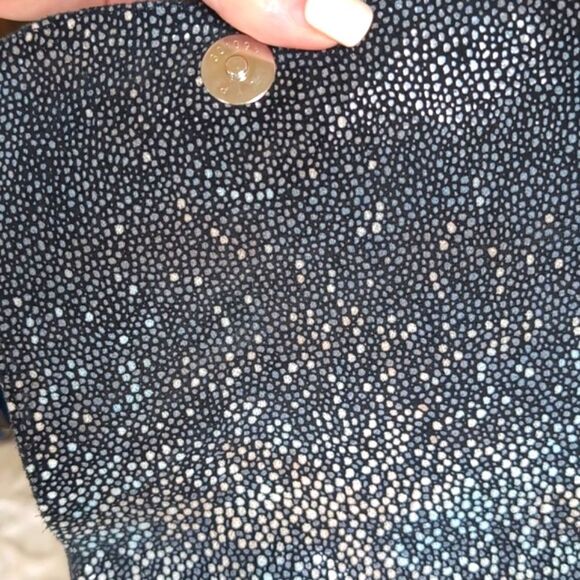 Cofi Leather Metallic Stingray Pattern Embossed Leather  Stunning Crossbody NWOT - Picture 5 of 17